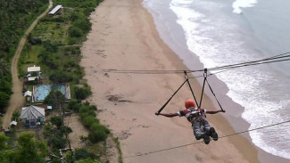 Flying Fox Terpanjang Se-Indonesia Ada di Pacitan