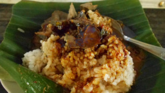 Menikmati Nasi Gandul Pati, Seporsi Tak Pernah Cukup