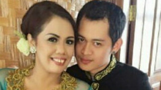 Ely Sugigi Kembali Pajang Foto Mesra dengan Suaminya