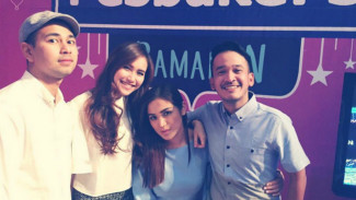 Pesbukers Raih Piala di Ajang Panasonic Gobel Awards 2016