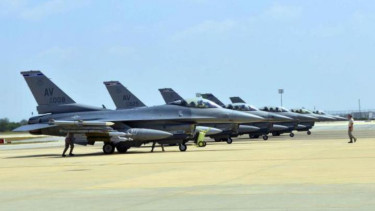 Pesawat F-16 AS