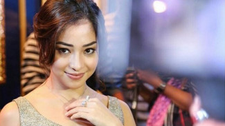 Main Film Horor, Nikita Willy Selalu Pegang Bunga Melati