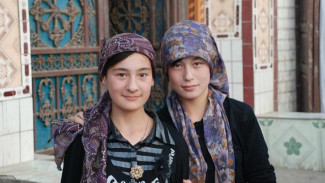 Perempuan Uighur 'Dipaksa' Menikahi Pria Tiongkok Tanpa Ritual Islam
