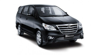 Heboh Mobil Toyota Kijang Innova Seliweran di Jalan Raya Inggris