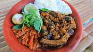 Nikmatnya Sego Godong Belut Gimbal di Bojonegoro