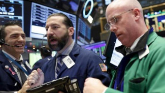 Khawatir iPhone 'Membusuk', Sebagian Wall Street Terperosok