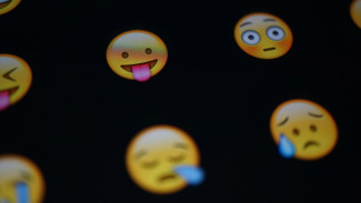 Sarkasme Bisa Dideteksi dengan Emoji
