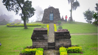 Mengenal Candi Sukuh di Balik Kabut Gunung Lawu
