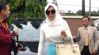 Drama di Sidang Perceraian Bella Shofie dan Suryono