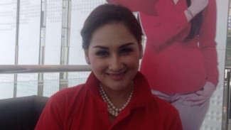 Cara Mona Ratuliu Mendidik Anak soal Uang