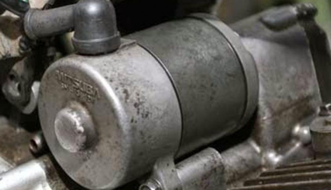 Starter sepeda motor.