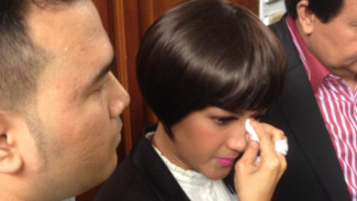 Jupe Tunjukkan Bukti Nikah di Sidang Cerai