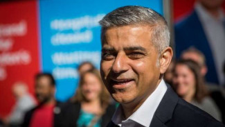 Meet Sadiq Khan: Muslim Mayor Switches on London's Ramadan Lighr