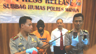 Jika Ingin Setubuhi Pacar, Pemuda Ini Ancam Pakai Pedang
