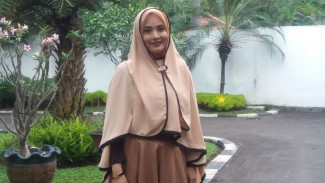 Ditinggal Mudik ART, Elma Theana Ajarkan Anak Mandiri