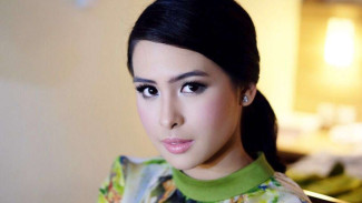 Maudy Ayunda Berhijab Menikmati Kumpul Keluarga Saat Lebaran
