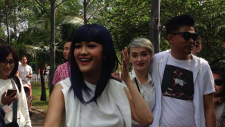 Julia Perez Ulang Tahun, Didoakan Cepat Sembuh