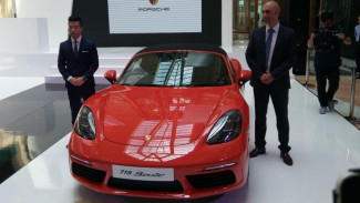 Mengenal Dua Varian Porsche 718 Boxster