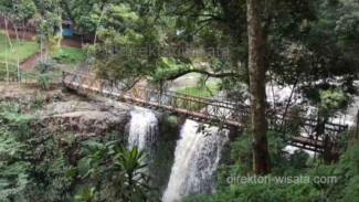 Jembatan Curug Omas Maribaya Bandung yang Penuh Pesona