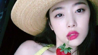 Lakoni Adegan Syur, Mantan Anggota Girlband Ini Tampil Polos