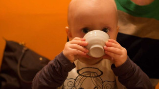 Bahaya Memberi Bayi Minum Air Putih