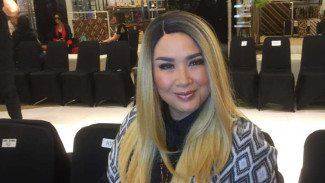 Tips Tampil Unik ala Titi DJ