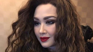 Titi DJ Butuh Waktu Dua Jam untuk Make-up Panggung