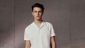 Si Kece Anwar Hadid, Cium Mesra Dua Lipa sampai Isu Pindah Agama