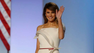Cerita di Balik Gaun Malam Inaugurasi Melania Trump