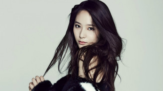 Wajah Dingin Artis Cantik Korea dan Dewi Air