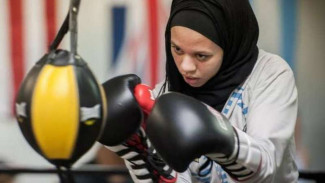 Kisah Petinju Muslimah di AS yang Tak Mau Melepas Hijab