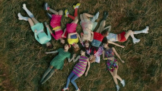 Insiden Memalukan Personel Cantik TWICE di Depan Umum