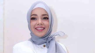 Banyak Artis Lepas Hijab, Dewi Sandra Hanya Bisa Mendoakan