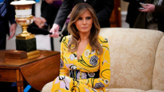 Sambut PM India, Melania Trump Bergaun Rp28 Juta