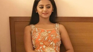 Coba Buah Durian, Ini Reaksi Artis Cantik Helly Shah