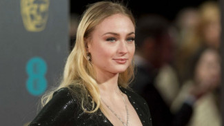 Cantiknya Cincin Tunangan Sophie Turner, Berapa Harganya?