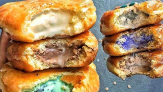 Mencicip Donat Isi Es Krim yang Lumer di Mulut
