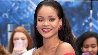Rihanna Luncurkan 50 Warna Concealer di 2019