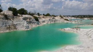 Cantiknya Danau Kaolin Bekas Tambang Timah
