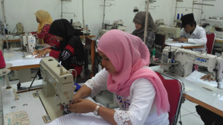 Melongok Kelas Keterampilan untuk Buta Aksara