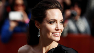 Angelina Jolie Syuting 'Maleficent 2' April 2018
