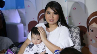 Paniknya Putri Titian Saat Anak Luka Jatuh dari Sepeda