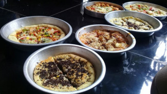 Lezatnya Pizza Menull, Kuliner Global dengan Cita Rasa Lokal