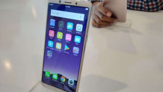 Menampilkan Dua Layar Sekaligus di Oppo F5