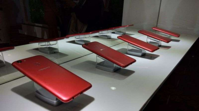 Oppo F5 Red
