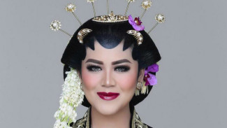 Jadi Model Buku Make-Up, Kahiyang Ayu Bikin Pangling