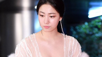 Gaun Transparan Super Seksi Artis Korea Ini Curi Perhatian