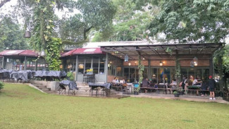 Tergoda 'Inem Pelayan Seksi' di Restoran Lot 9