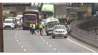 Truk Rusak di Tol Kebon Nanas, Lalu Lintas Tersendat