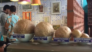Bakso Raksasa Beratnya 5 Kg, Mau Coba?